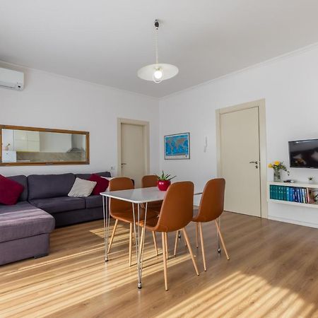 New Apartament Lägenhet Tirana Exteriör bild