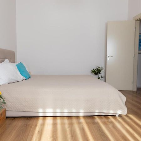 New Apartament Lägenhet Tirana Exteriör bild
