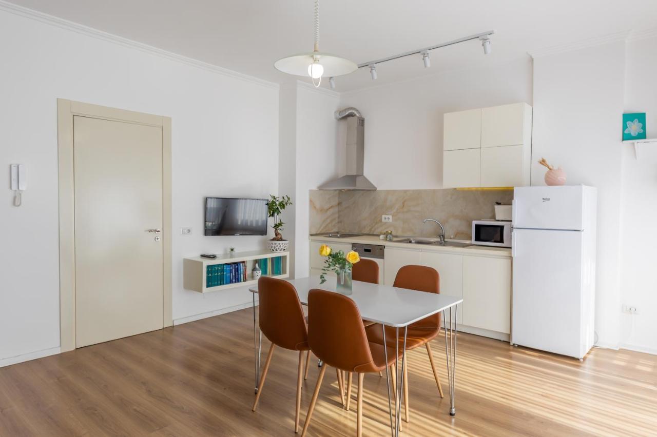New Apartament Lägenhet Tirana Exteriör bild