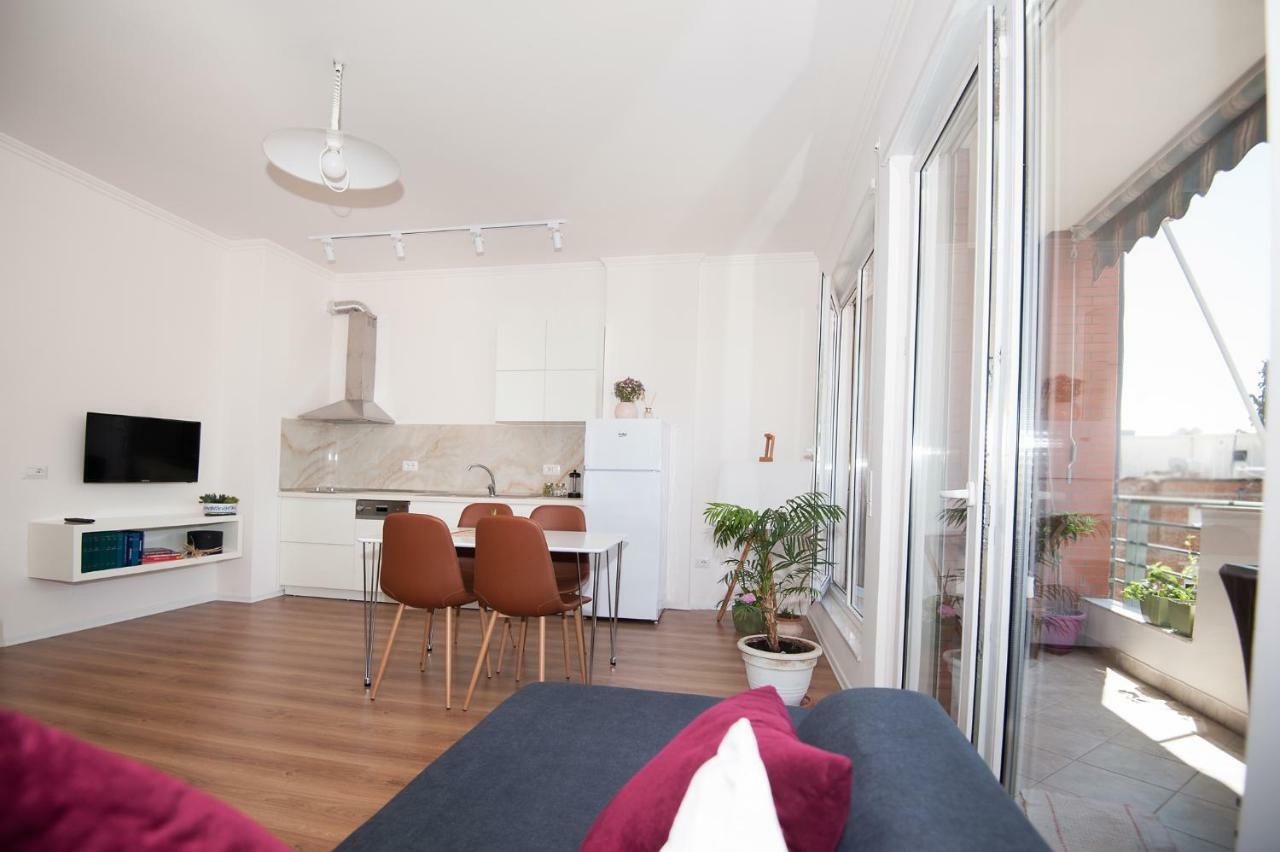 New Apartament Lägenhet Tirana Exteriör bild