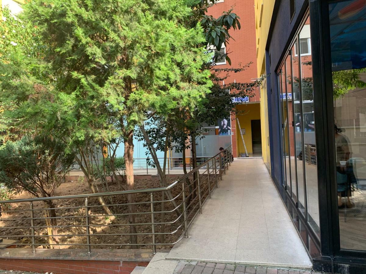 New Apartament Lägenhet Tirana Exteriör bild